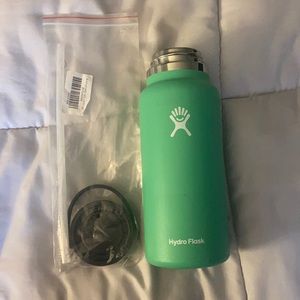 Like new spearmint hydroflask.